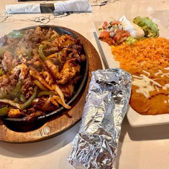 Cantina's Mexican Kitchen - Fajitas, Rice and Refried Beans - Mexican Near Me - Clermont, Florida