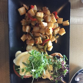 Barking Mad Cafe - Classic eggs benedict - Coffee & Tea Near Me - Gaithersburg, Maryland