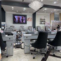 The Nail Lounge