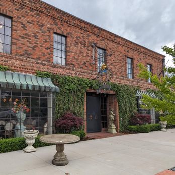 Vivilore - American Near Me - Independence, Missouri