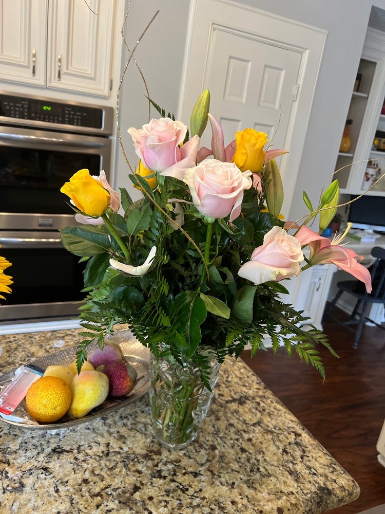 FLOWER MARKET Updated August 2024 18 Photos & 17 Reviews 22728 Loop 494, Kingwood, Texas