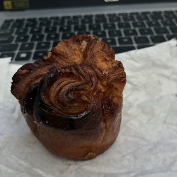 Des Croissants Paris - Kouign-amann - I love Kouign-amanns in general and these are some of the best. Only complaint is they're kinda small. - Bakeries Near Me - Culver City, California