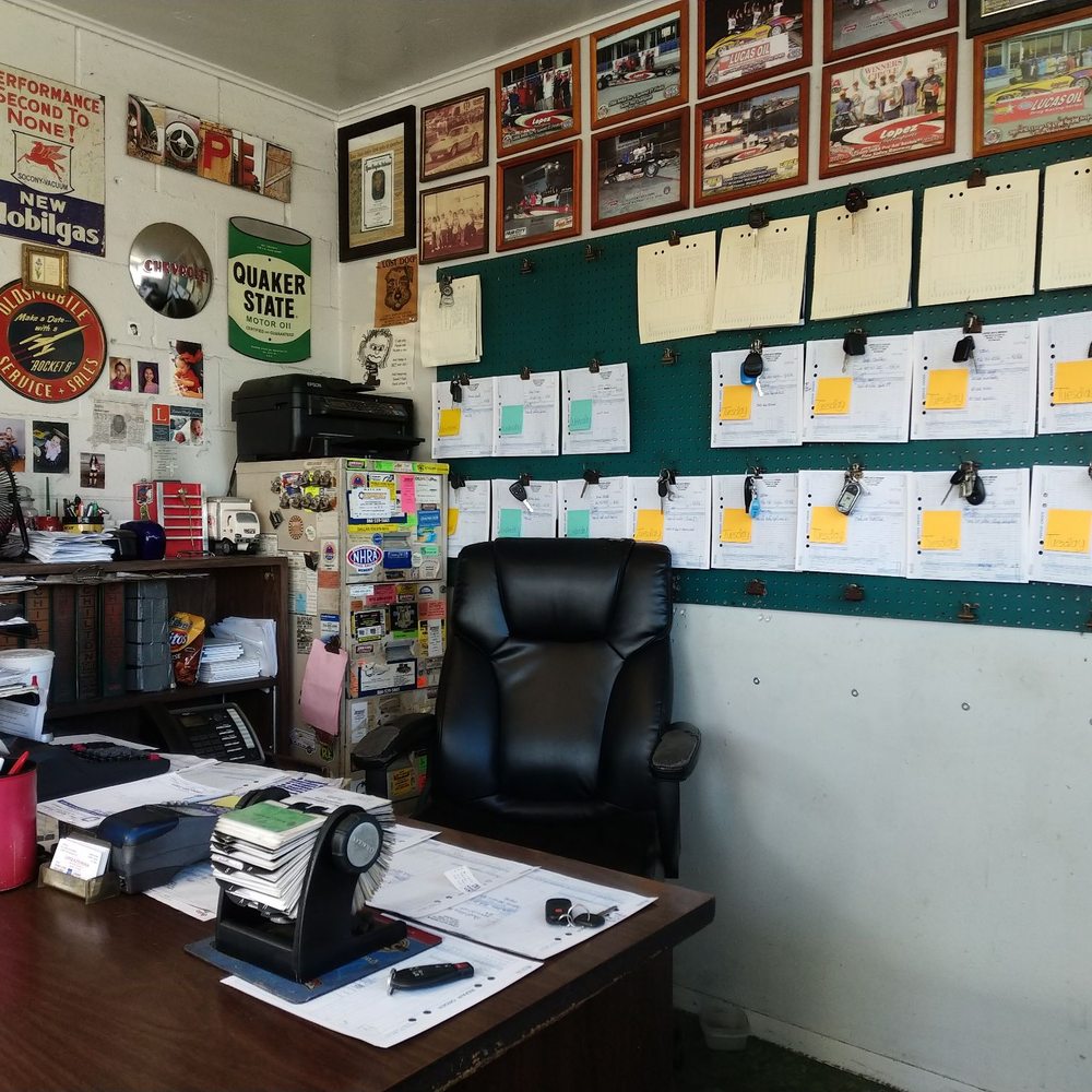 BUSY Monday morning! Unlucky for me, but a great sign of a trusted shop.