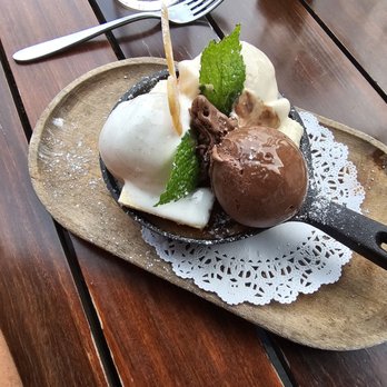 Shell & Bones Oyster Bar and Grill - Chocolate deserts - Seafood Near Me - New Haven, Connecticut