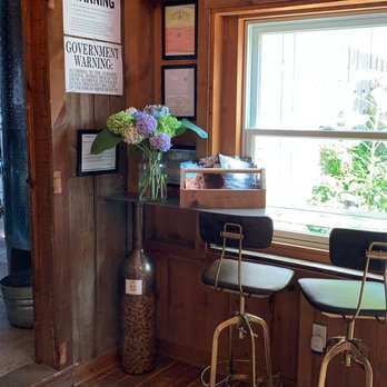 Rose Hill Vineyards - Wine Tasting Room Near Me - Mattituck, New York
