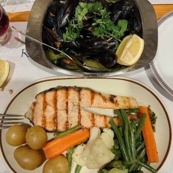 Restaurante o Pescador - mussels // grilled salmon - Restaurants Near Me - Lagos, 08 Restaurante o Pescador - mussels // grilled salmon - Restaurants Near Me - Lagos, 08
