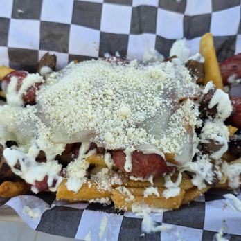 Ternerita grill - Salchipapas con carne - Barbeque Near Me - Noblesville, Indiana