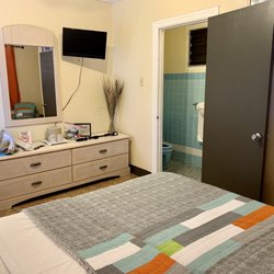 Midtown Guest House - I found my room at Midtown Guesthouse to be basic, yet cozy and comfortable.