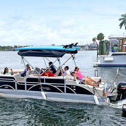 Lauderdale Adventures Boat Rentals - Heading out for a great day on the water