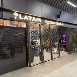 LATAM - Signature check in for business class passengers