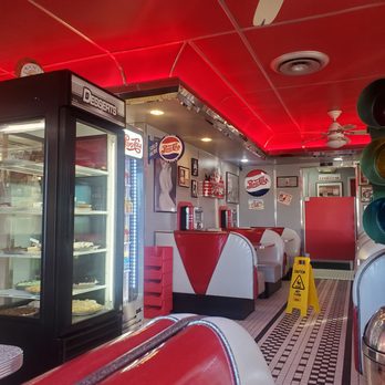Gus's Diner - Inside - Diners Near Me - Sun Prairie, Wisconsin