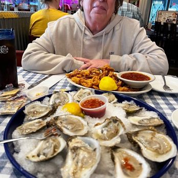 Dirty Dick's Crab House - Nags Head - Seafood Near Me - Nags Head, North Carolina