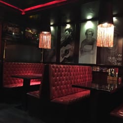 O Cafe Bar - Indoor seating