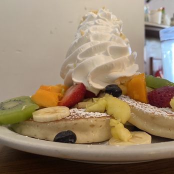 Eggs 'n Things - Waikiki Beach Eggspress - Fresh Fruit Rainbow Pancakes - Breakfast & Brunch Near Me - Honolulu, Hawaii