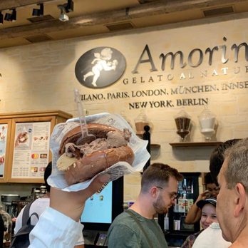 Amorino Barcelona Les Rambles - Yes it's a burger...a gelato burger - Ice Cream & Frozen Yogurt Near Me - Barcelona, B Amorino Barcelona Les Rambles - Yes it's a burger...a gelato burger - Ice Cream & Frozen Yogurt Near Me - Barcelona, B