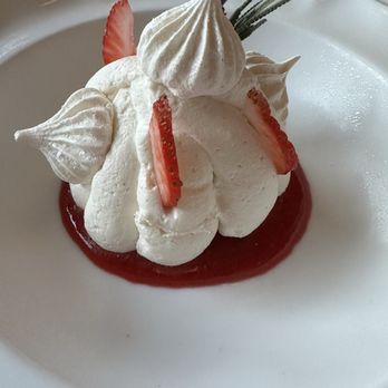 Brasserie Royale - Lacherin glace - French Near Me - Sterling, Virginia
