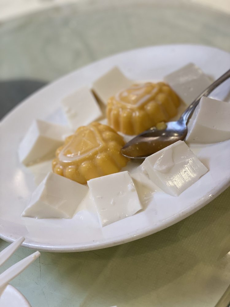 Saigon Seafood Harbor Restaurant