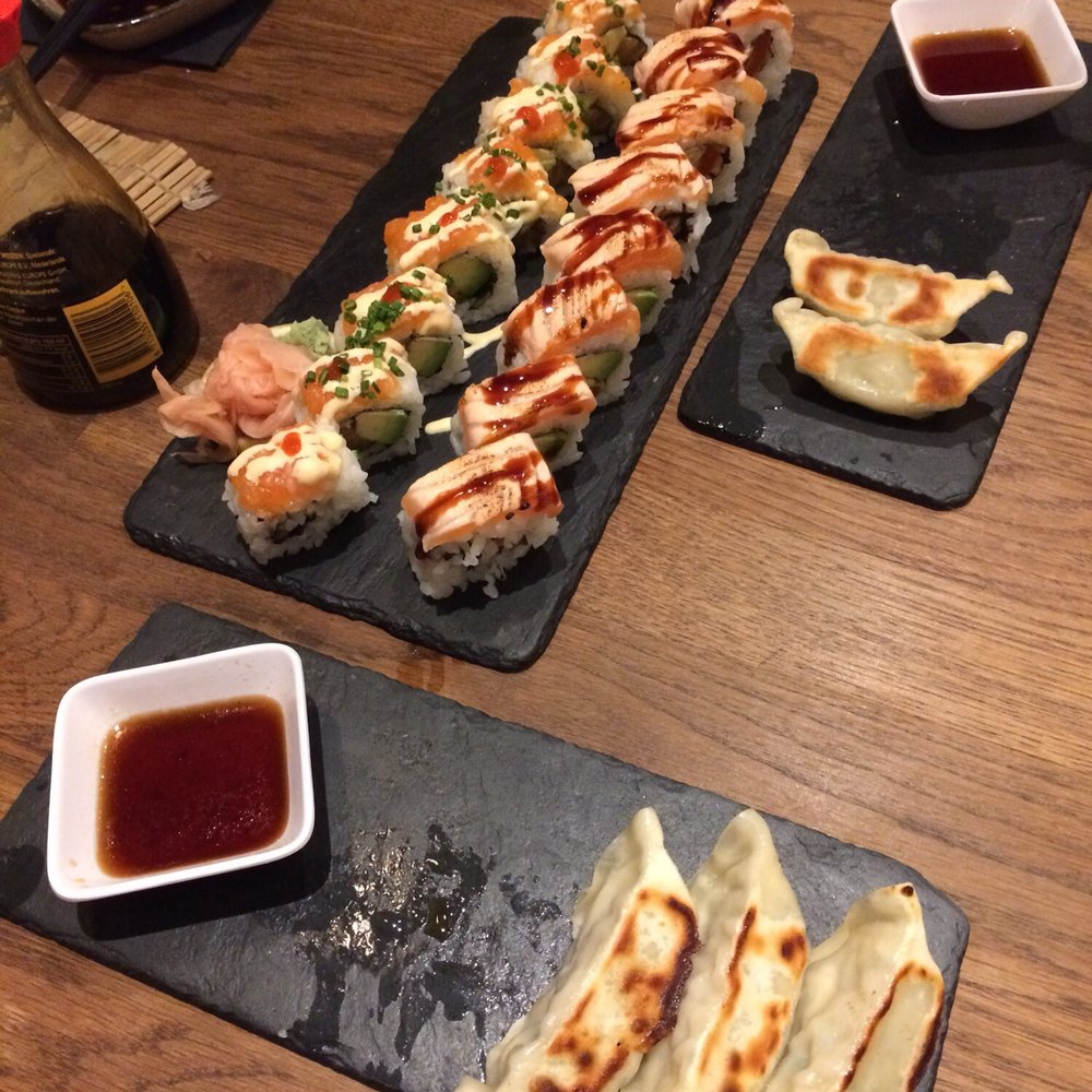 Daikan - Chicken gyoza and assortment of crispy rolls - Ramen Near Me - Cologne, NW
