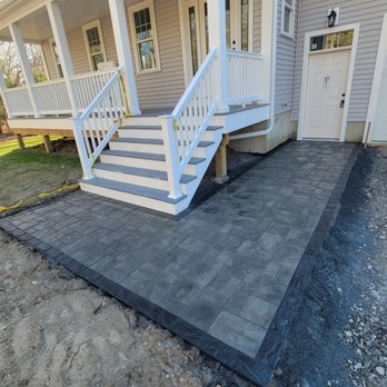 Taller Landscaping and Construction - the steps leading up to the house - Landscaping Near Me Taller Landscaping and Construction - the steps leading up to the house - Landscaping Near Me