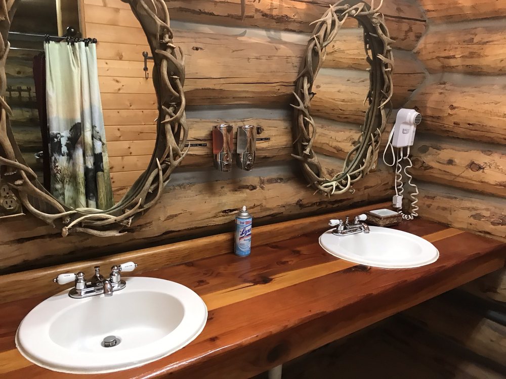 VAN CAMP CABINS Updated September 2024 303 Rich Ave, Yampa