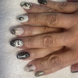 Lisa Nail - Love the champagne glass!