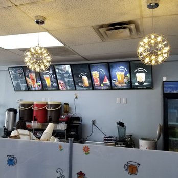 Starry Moon - Ordering area and where the boba tea magic happens. - Bubble Tea Near Me - Albuquerque, New Mexico