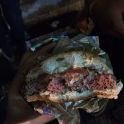 Whatafuck - Apaixonada por esse burguer de calabresa