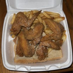 JJ fish & chicken - 4 Wings (got 5) with fries