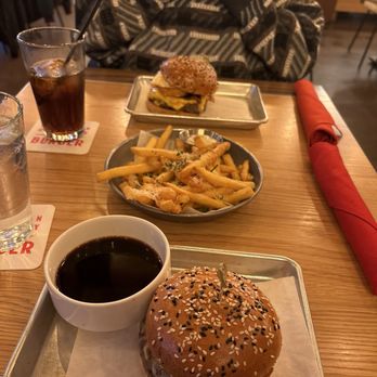 Gordon Ramsay Burger - Salad Near Me - Chicago, Illinois