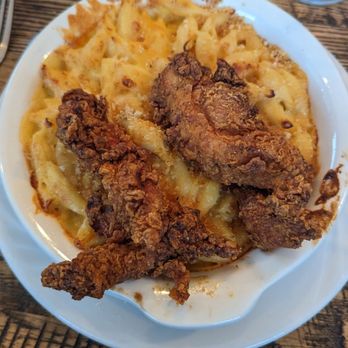 Saugatuck Brewing Co. - Kalamazoo - Mac n cheese with Nashville hot chicken - Brewpubs Near Me - Kalamazoo, Michigan Saugatuck Brewing Co. - Kalamazoo - Mac n cheese with Nashville hot chicken - Brewpubs Near Me - Kalamazoo, Michigan