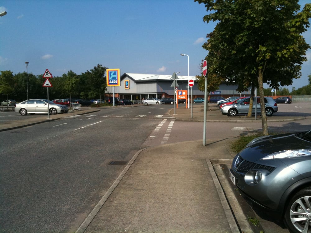 ALDI Laporte Retail Park, Luton, Bedford, United Kingdom Yelp