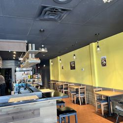 Burger Hub & Grill - Interior