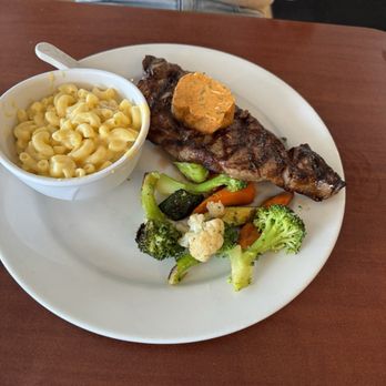 Manny's Steakhouse - Steakhouses Near Me - Vallejo, California