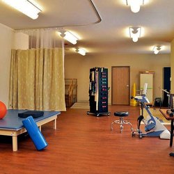 Geneva Lake Manor - Therapy gym