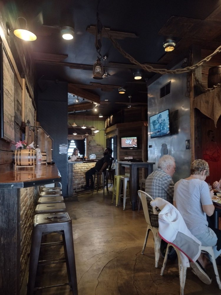 913 Whiskey Bar & Southern Kitchen