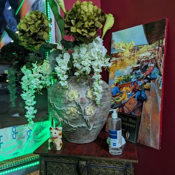 YoYo Best Thai - a vase of flowers on a table - Thai Near Me - McKinney, Texas YoYo Best Thai - a vase of flowers on a table - Thai Near Me - McKinney, Texas