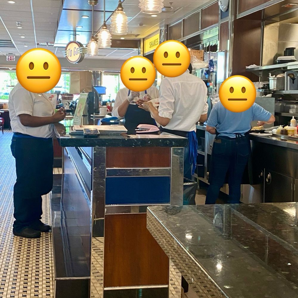 Silver Diner - MUST be change of shift ... not nary one of them offered assistance. - Diners Near Me - Lanham, Maryland