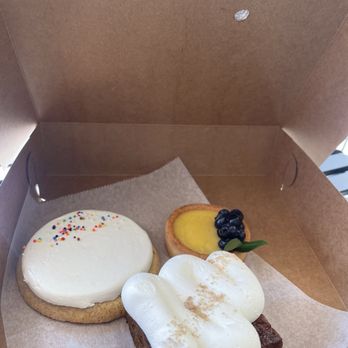 Billie's Grocery - Favorite carrot cake and lemon blueberry tart!!!! - Breakfast & Brunch Near Me - Kansas City, Missouri Billie's Grocery - Favorite carrot cake and lemon blueberry tart!!!! - Breakfast & Brunch Near Me - Kansas City, Missouri