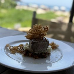 Don Pedro's Restaurant & Bar - Seared Tuna with mashed potato and fried onion rings