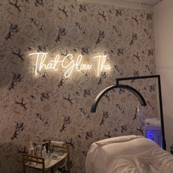 Lueur Skin - Such a cute facial room!