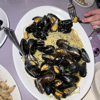 Edo's Squid - mussels white w spaghetti - Italian Near Me - Richmond, Virginia