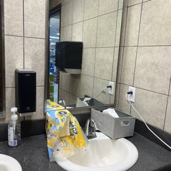 Mobil - Bathroom counter