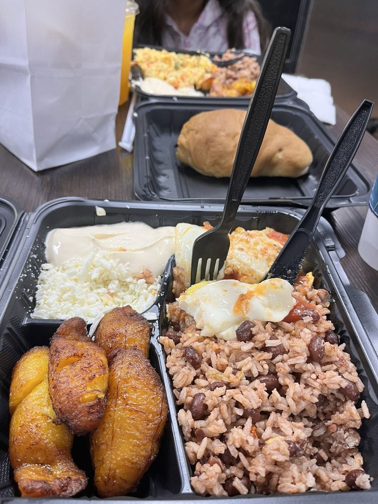 EL CARRUSEL BAKERY Updated September 2024 128 Photos & 146 Reviews