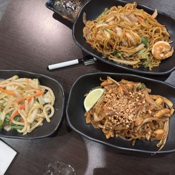 Minami Sushi - Shrimp Lo Mein Noodles, Chicken Pad Thai Noodles, Nabe Yaki Udon - Asian Fusion Near Me - Southbury, Connecticut Minami Sushi - Shrimp Lo Mein Noodles, Chicken Pad Thai Noodles, Nabe Yaki Udon - Asian Fusion Near Me - Southbury, Connecticut