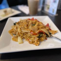Wee Thai Food - Drunken Noodle