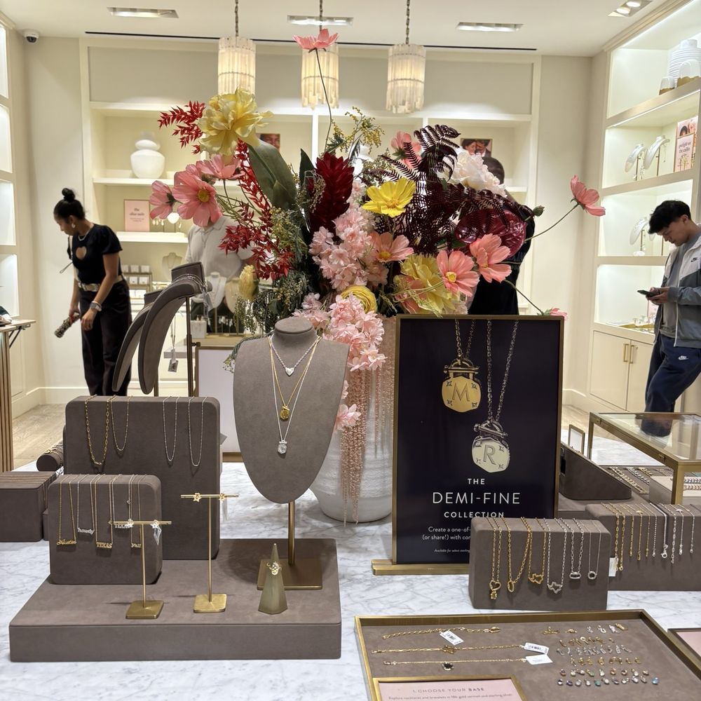 Kendra Scott - Accessories Near Me - Austin, Texas
