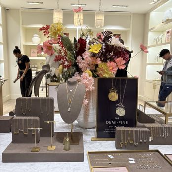 Kendra Scott - Accessories Near Me - Austin, Texas