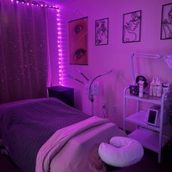Relax With Rebekah - Clean, beautiful space. Heated + memory foam bed.