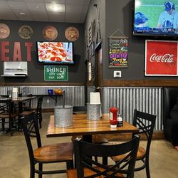 Billy Bob's Burgers Bar & Grill - Inside