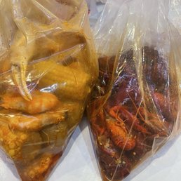 1 lb of crawfish and 1 head on, 1lb snow crab, and 2 lobster tails with all the things!!!